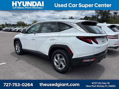 Used 2023 Hyundai Tucson SE image 2