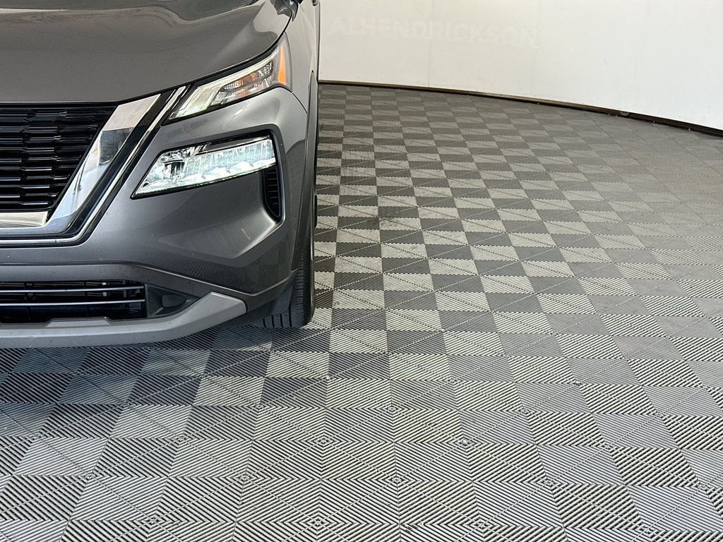 Used 2023 Nissan Rogue SV FWD image 9
