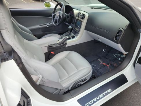 Used 2005 Chevrolet Corvette Coupe w/ Preferred Equipment Group RWD image 17