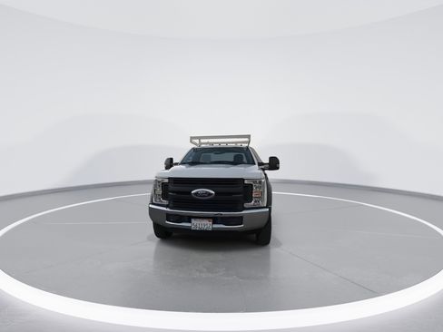 Used 2019 Ford F550 2D Standard Cab XL DRW image 3