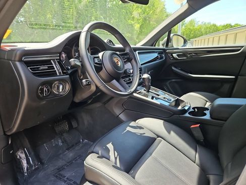 Certified 2025 Porsche Macan Turbo AWD/4WD image 4