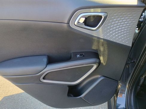 Used 2022 Kia Soul LX w/ Technology Package image 14