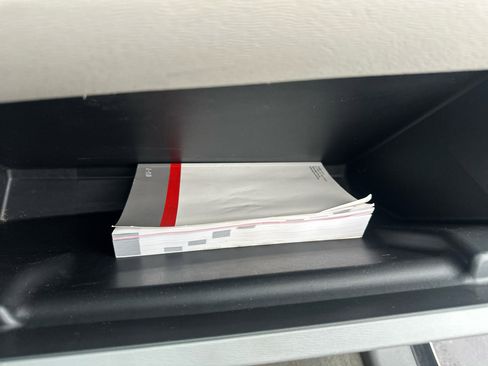 Used 2014 Toyota Sienna XLE image 25