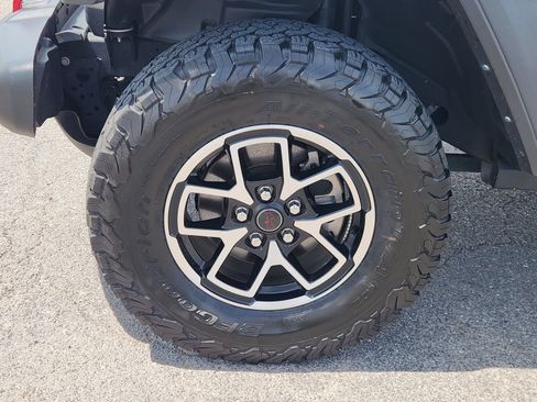 Used 2024 Jeep Wrangler Unlimited Rubicon AWD/4WD image 14