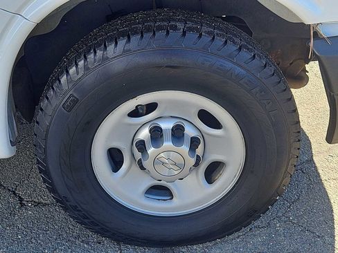 Used 2016 Chevrolet Express 2500 image 10