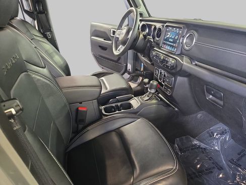 Used 2023 Jeep Wrangler Unlimited Sahara w/ Cold Weather Group AWD/4WD image 11