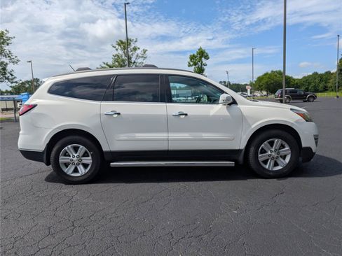 Used 2014 Chevrolet Traverse LT w/ LPO, 'HIT The Road' Package FWD image 6