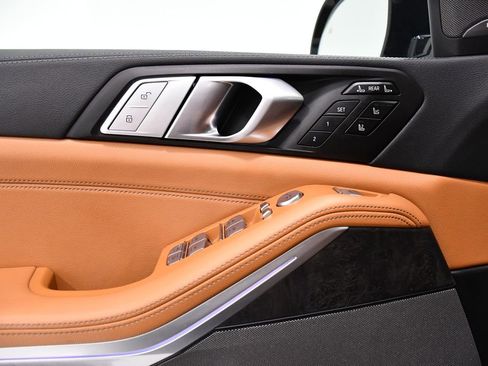 Used 2022 BMW X7 xDrive40i w/ Premium Package image 17