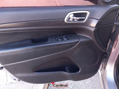 Used 2018 Jeep Grand Cherokee Altitude image 19