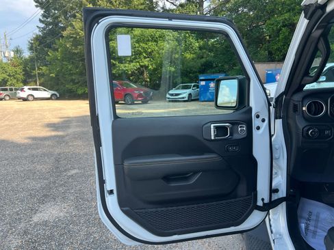 New 2025 Jeep Wrangler Sahara image 21