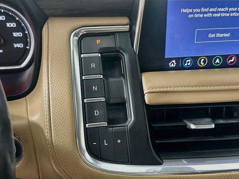 Used 2021 Chevrolet Tahoe Premier w/ Premium Package AWD/4WD image 15