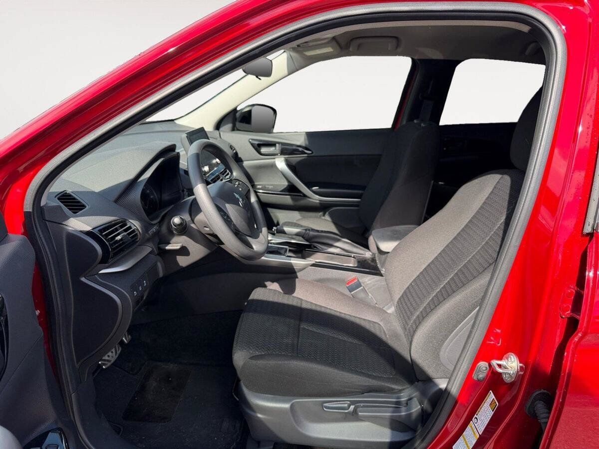 Used 2024 Mitsubishi Eclipse Cross LE AWD/4WD image 9