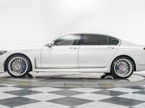 Used 2022 BMW ALPINA B7 xDrive w/ Luxury Rear Seating Package image 6