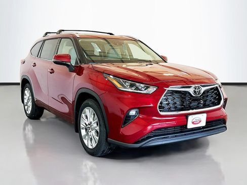 New 2026 Toyota Highlander Limited AWD/4WD image 3