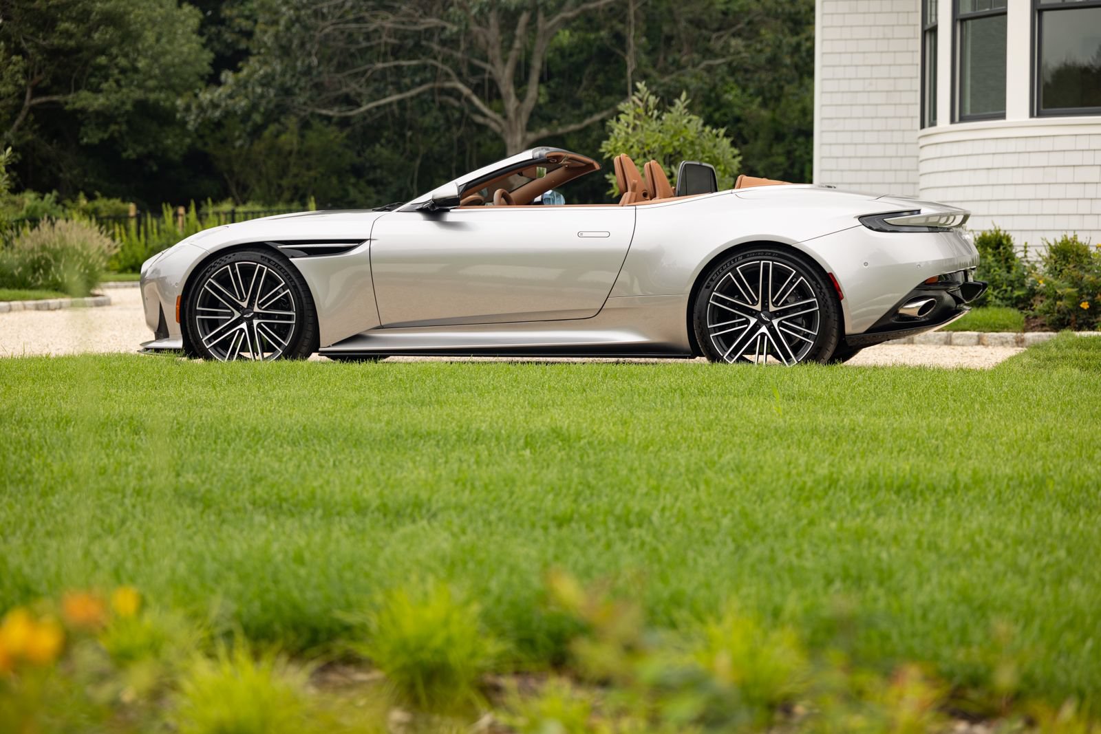 Used 2024 Aston Martin DB12 Convertible RWD image 39