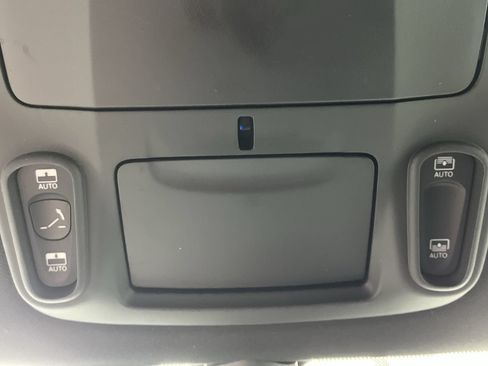 Used 2022 Chrysler Pacifica Limited w/ S Appearance Package FWD image 29