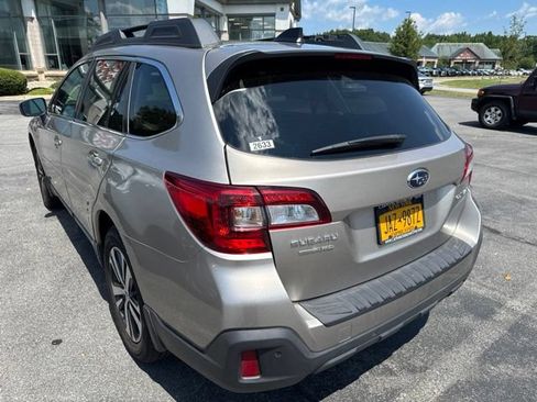 Used 2019 Subaru Outback 2.5i Limited AWD/4WD image 2