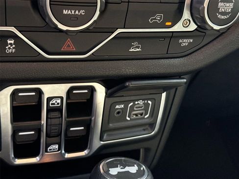 Used 2025 Jeep Wrangler Sport S image 34