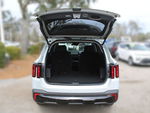 New 2026 Kia Sorento X-Line EX image 9