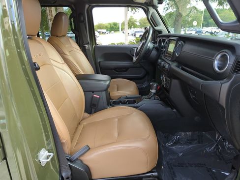Used 2023 Jeep Wrangler Unlimited Sahara w/ Cold Weather Group AWD/4WD image 25