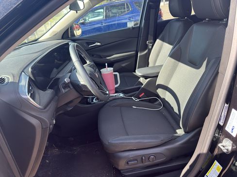 Used 2024 Buick Encore GX Preferred w/ Comfort Package AWD/4WD image 5