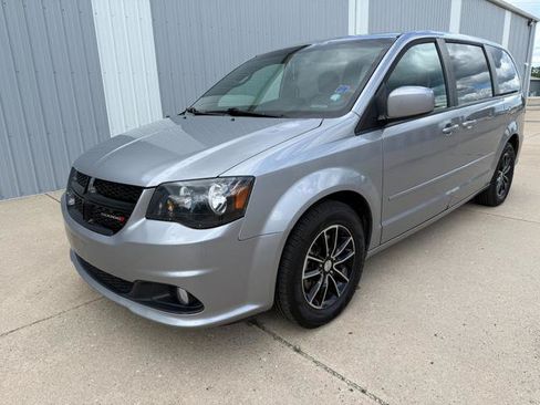 Used 2016 Dodge Grand Caravan SXT FWD image 2