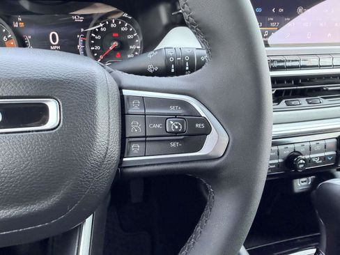 Used 2023 Jeep Compass Limited image 8