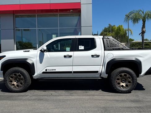 Certified 2025 Toyota Tacoma 4x4 Double Cab Hybrid w/ Tow Tech Package image 9