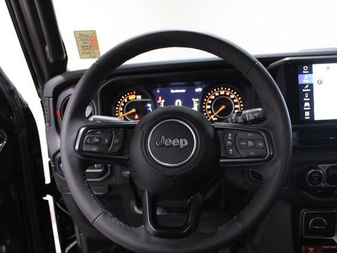 Used 2025 Jeep Wrangler Unlimited Rubicon image 35