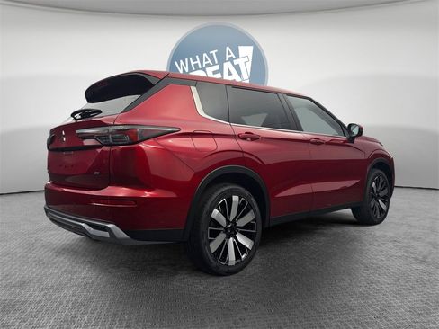 New 2025 Mitsubishi Outlander SE image 3