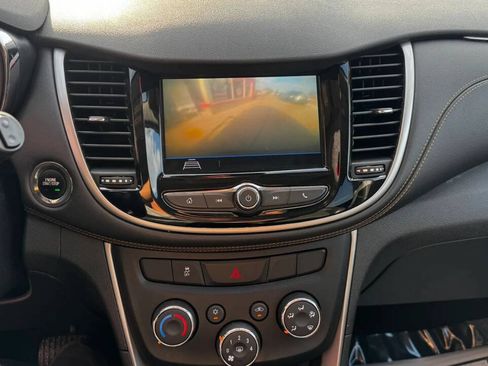 Used 2018 Chevrolet Trax LT w/ Sun & Sound Package AWD/4WD image 28