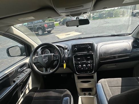 Used 2013 Dodge Grand Caravan SE FWD image 24