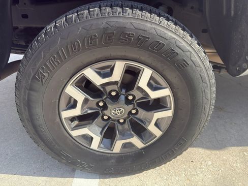 Used 2020 Toyota Tacoma TRD Off-Road w/ Technology Package image 21