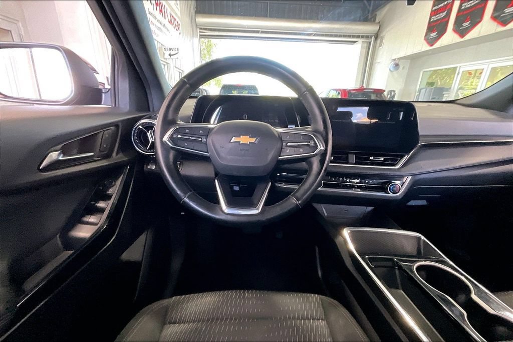 Used 2025 Chevrolet Equinox LT AWD/4WD image 5