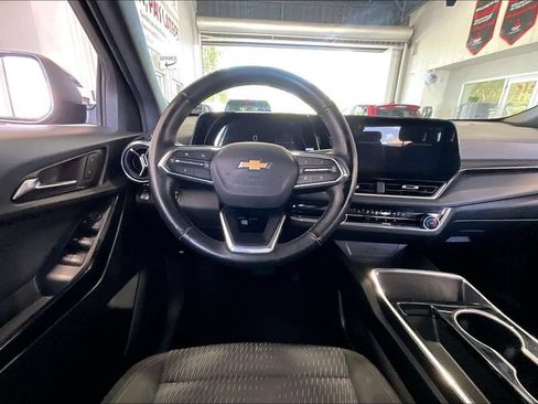 Used 2025 Chevrolet Equinox LT AWD/4WD image 5