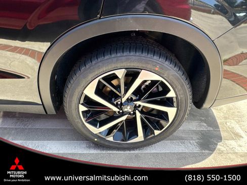 New 2025 Mitsubishi Outlander 4WD Plug-In Hybrid image 11