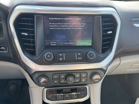 Used 2023 GMC Acadia SLT image 11