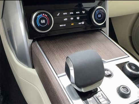 Used 2023 Land Rover Range Rover SE image 33