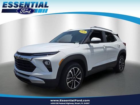 Used 2024 Chevrolet TrailBlazer LT FWD image 1