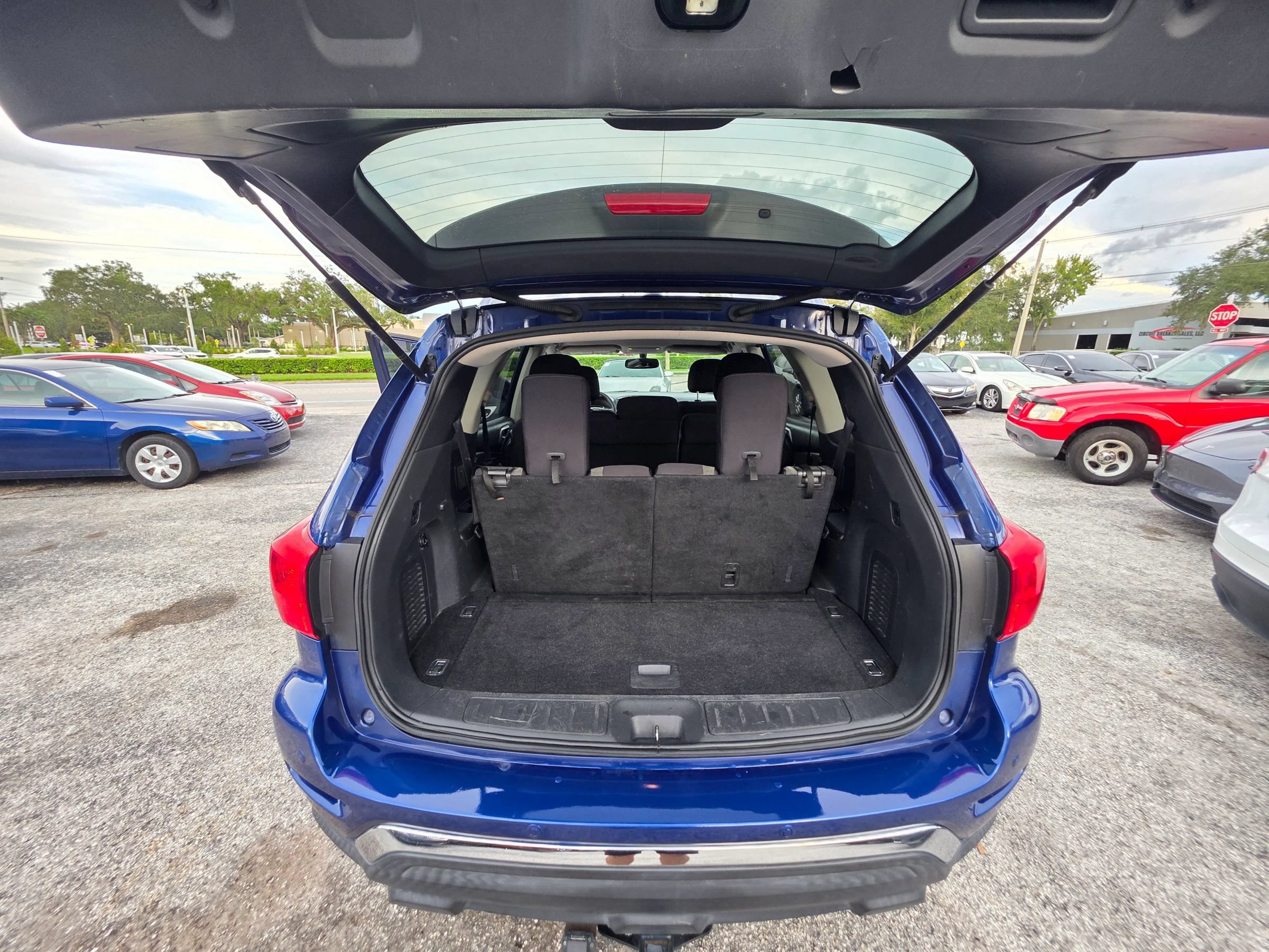 Used 2018 Nissan Pathfinder SV AWD/4WD image 18