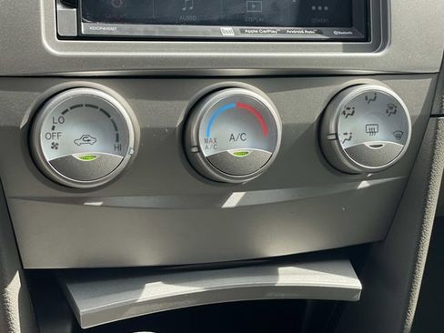 Used 2011 Toyota Camry LE image 13