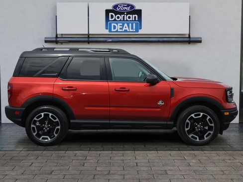 Used 2023 Ford Bronco Sport Outer Banks image 2