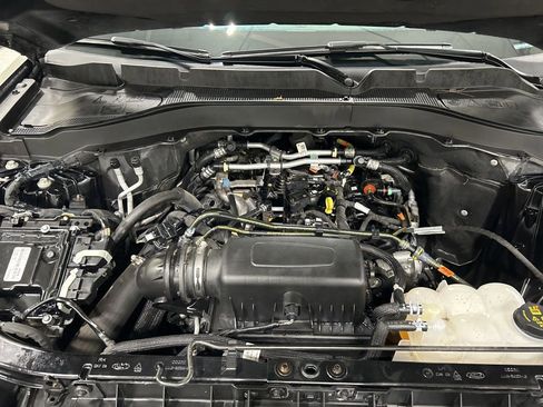 Used 2023 Ford Explorer XLT w/ Equipment Group 202A AWD/4WD image 34