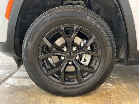 Used 2024 Jeep Grand Cherokee Altitude AWD/4WD image 28
