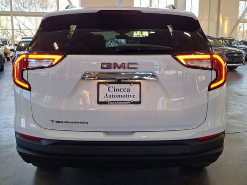 Used 2022 GMC Terrain SLE w/ Driver Convenience Package image 8
