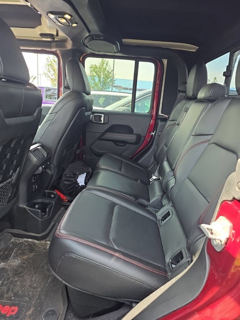 Used 2021 Jeep Gladiator Rubicon AWD/4WD image 10