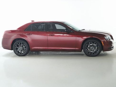 Used 2022 Chrysler 300 Touring w/ Sport Appearance Package image 11