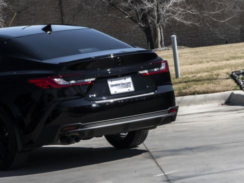 Used 2025 Toyota Camry SE image 6