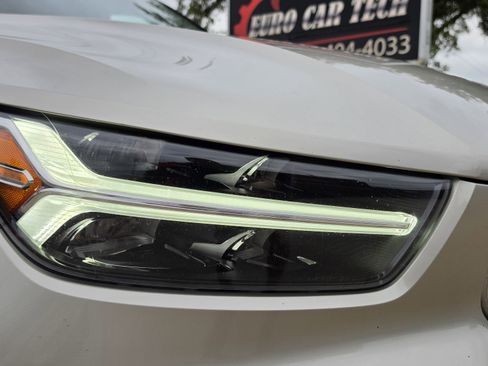 Used 2019 Volvo XC40 T5 Inscription image 12