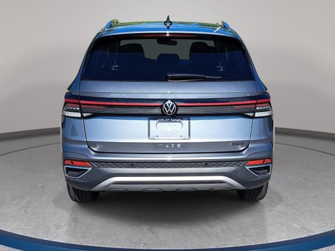 Used 2025 Volkswagen Taos SE AWD/4WD image 6